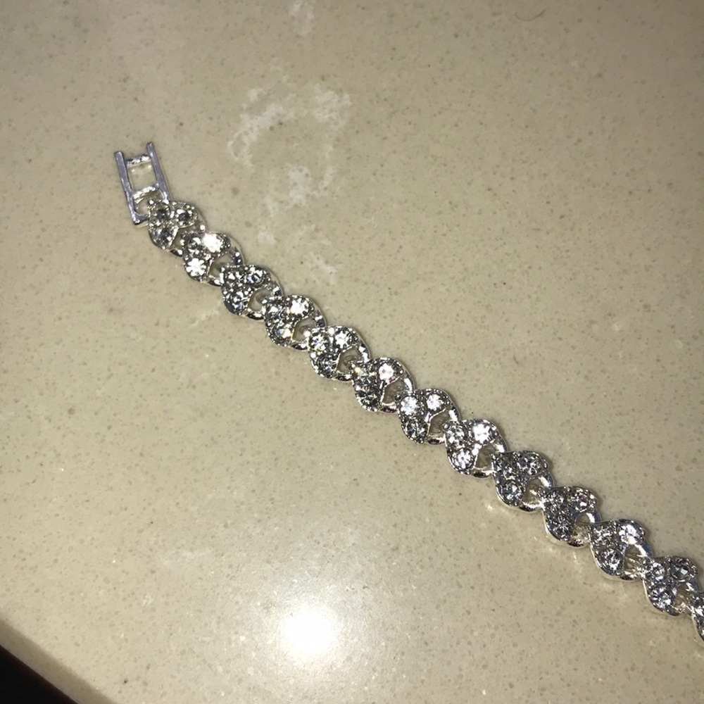 Just In ✨CZ Sterling Silver Heart Bracelet - Picture 5 of 10